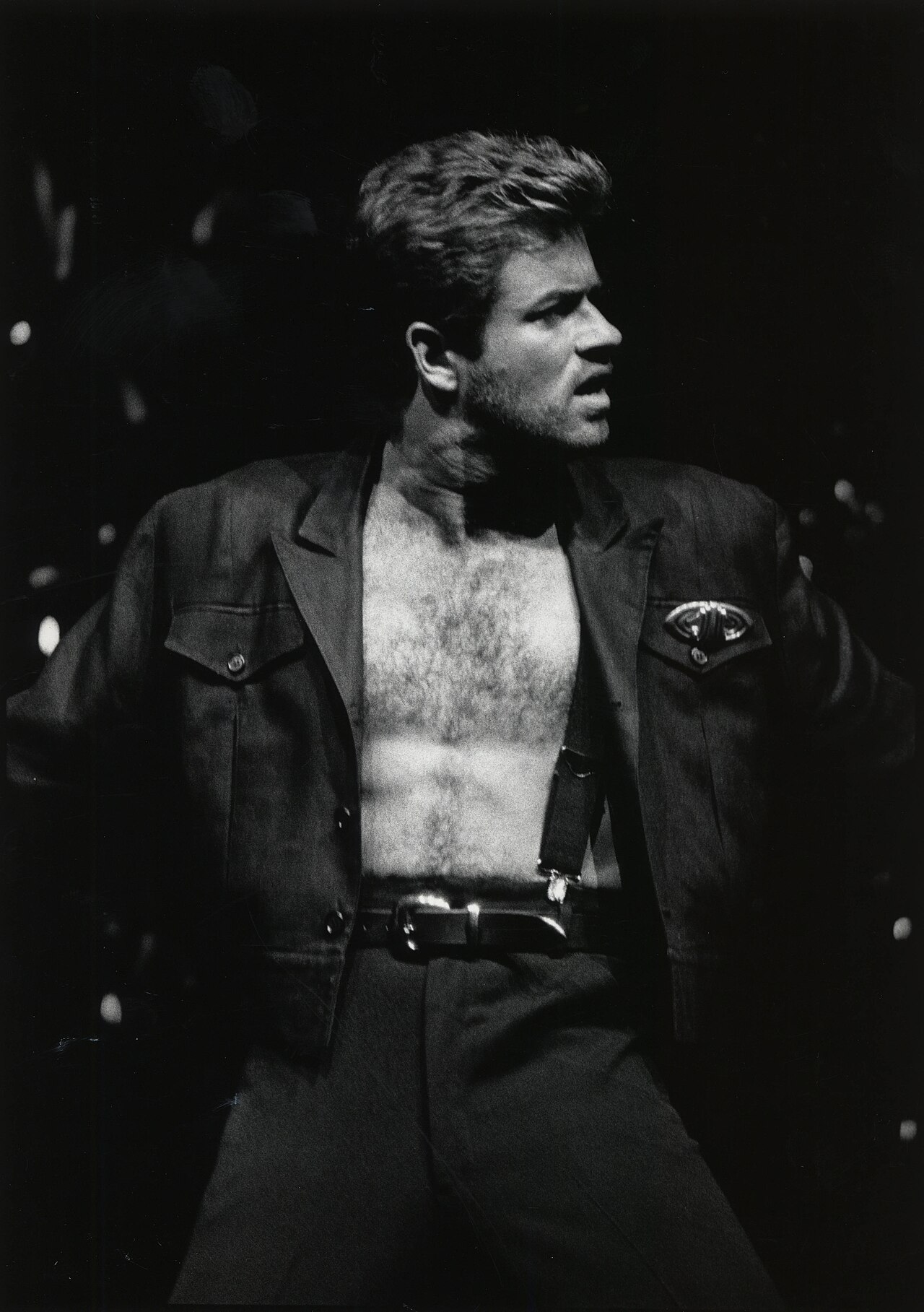​George Michael: la voce elegante che ha cantato l’amore con verità — foto anni 80 e 90