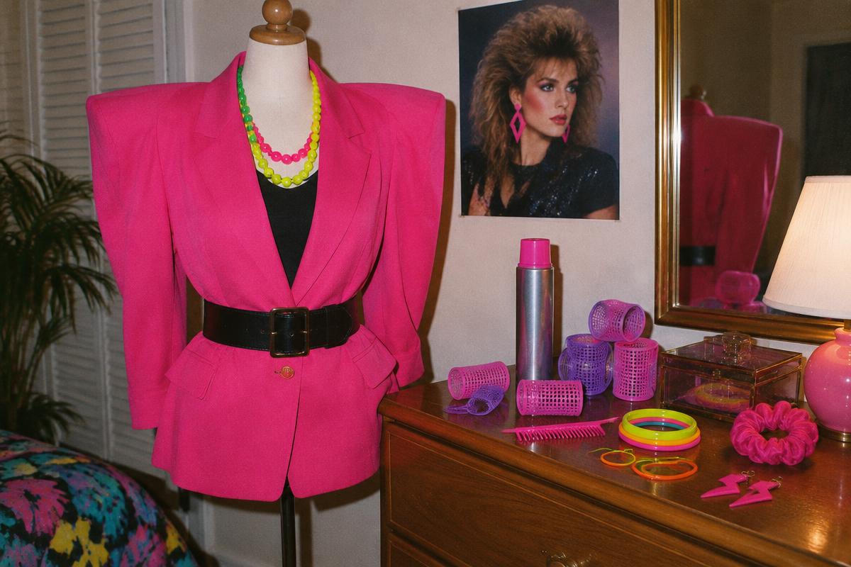 Capelli cotonati e spalline: quando l’esagerazione era sinonimo di stile — foto anni 80 e 90