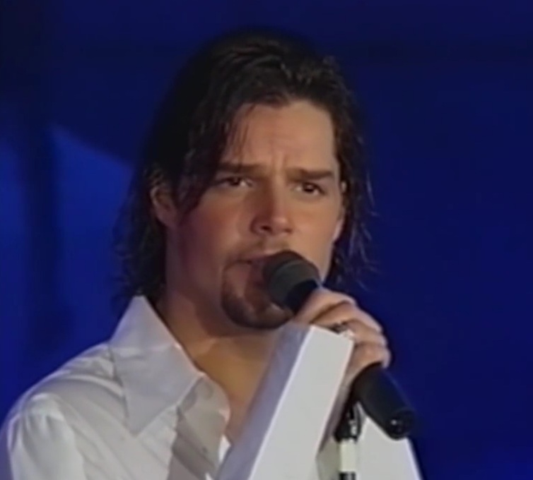 Ricky Martin: l’esplosione latina che infiammò gli anni ’90 — foto anni 80 e 90