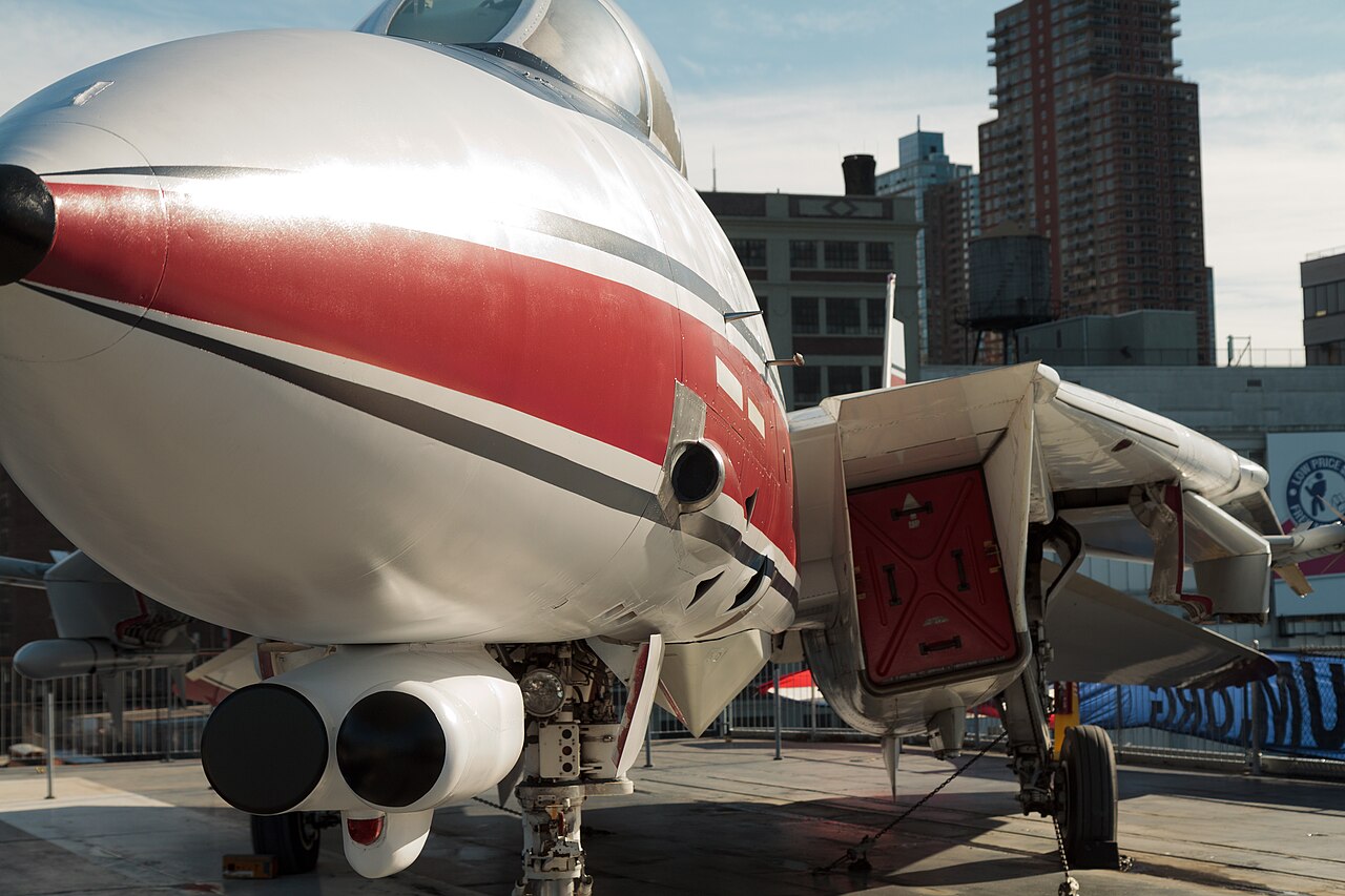Top Gun: Ray-Ban, adrenalina e quella voglia di spiccare il volo — foto anni 80 e 90